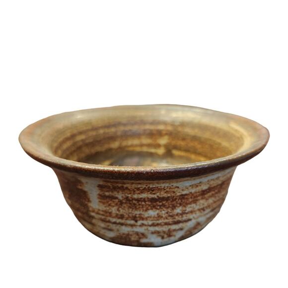 Hand thrown "Grillo" signed Stonewear‎ Pot 6" across by 3" tall - Picture 1 of 6